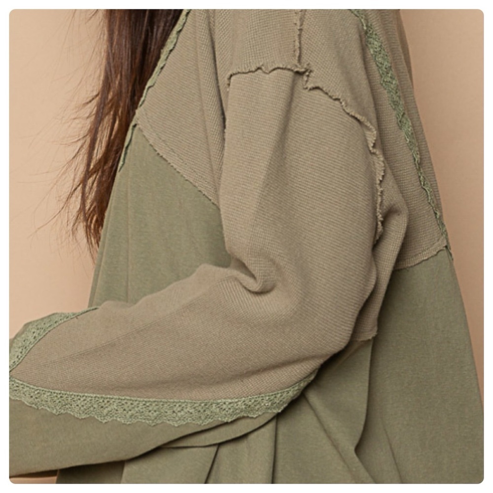 $35 start 281 🖤POL V neck lace trim olive top - Picture 8 of 11